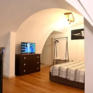 https://ely-home.lecce-hotels.com